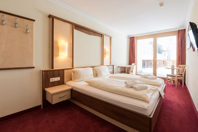 Bedroom 3, Hotel Abendrot by Alpeffect Hotels, Landeck