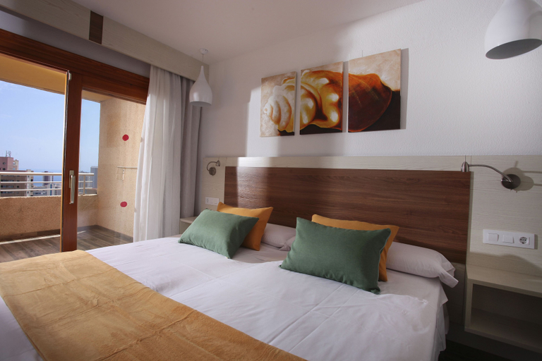 Bedroom 3, Sandos Benidorm Suites, Alicante