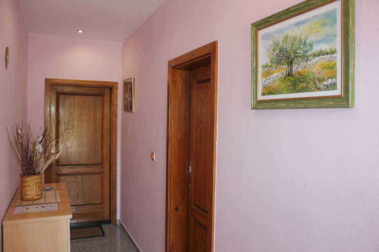 Others 5, Guest House San Antonio, Ploče