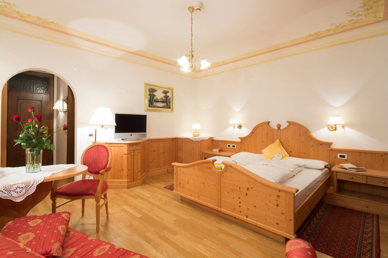 Bedroom 3, Hotel Savoy, Bolzano