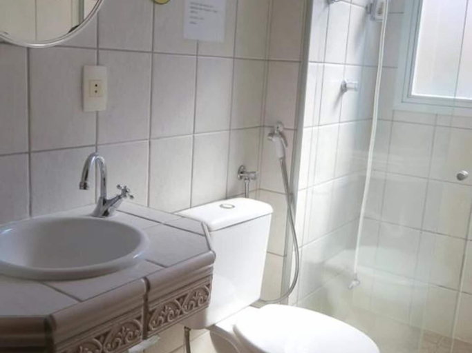 Bathroom 3, Apart  Hotel Abaete, Florianopolis