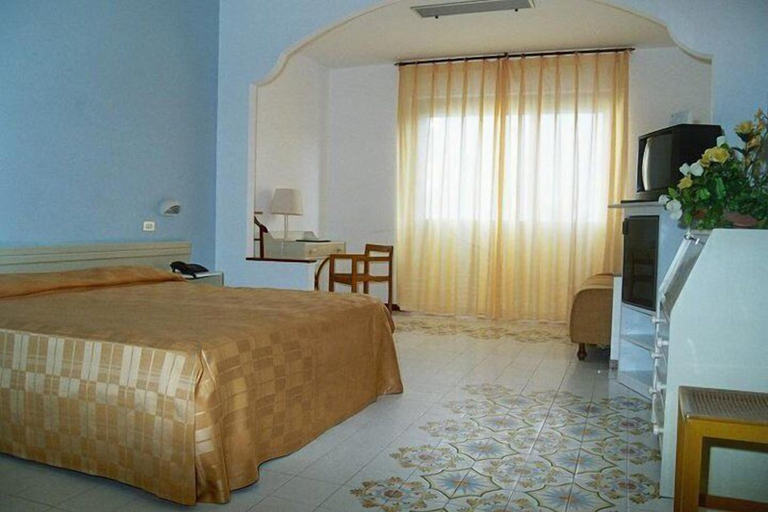 Bedroom 4, Grand Hotel Don Juan, Teramo