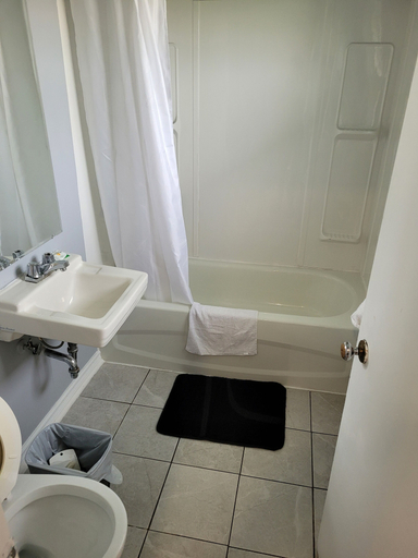 Bathroom 5, Eastwood Motel, Oxford