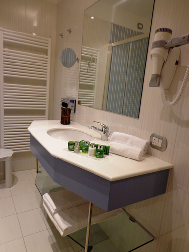 Bathroom 5, Erbavoglio Hotel, Rimini