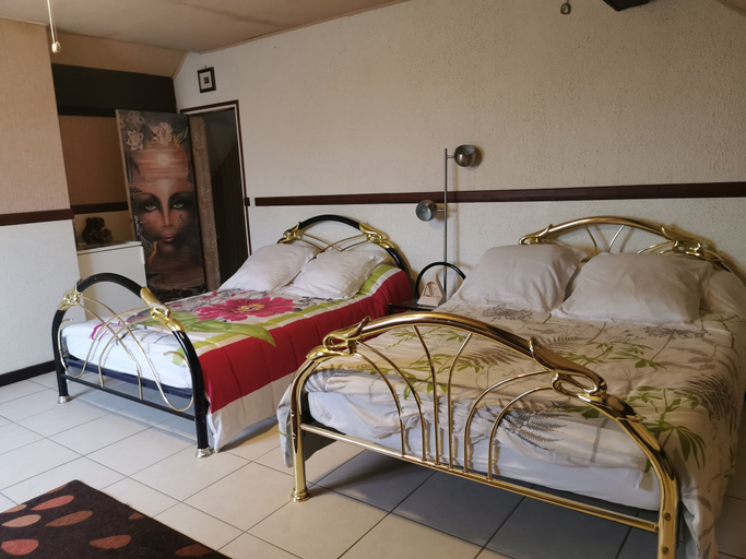 Bedroom 3, Au Jardin Fleuri, Deux-Sèvres