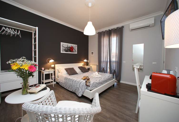 Bedroom 3, A 2 Passi dai Musei Guest House, Rome