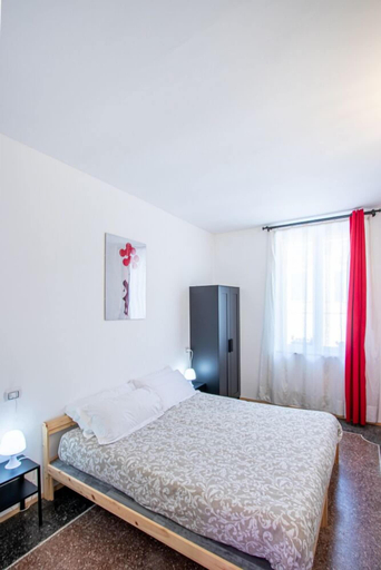 Bedroom 2, Maison44, La Spezia
