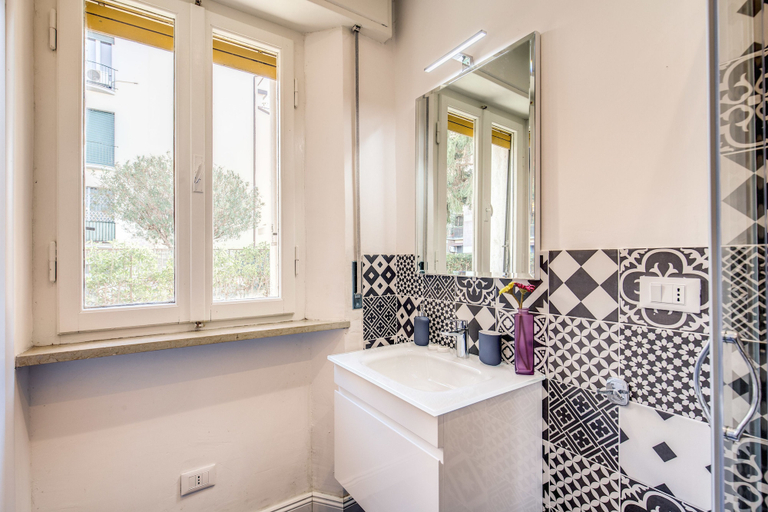 Bathroom 5, AwesHome - Vintage Rooms, Pisa