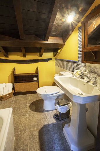 Bathroom 3, La Casona De Tresgrandas, Asturias