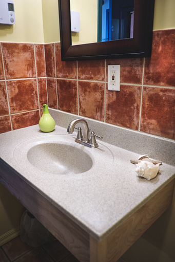 Bathroom 3, Smugglers Cove Inn, Lunenburg
