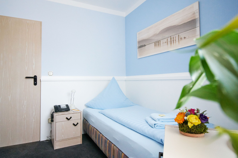 Bedroom 3, Hotel Zum Eisenhammer, Oberhausen