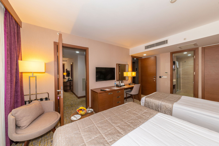 Bedroom 4, Land Park Hotel, Avcılar