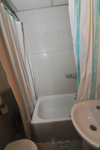 Bathroom 3, Hostal Goyma II, Madrid
