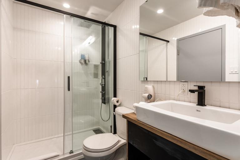 Bathroom 4, Pierce Boutique Apartments, Montréal