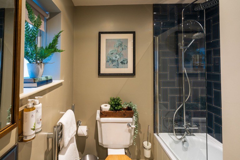 Bathroom 3, Prince of Burford, Oxfordshire