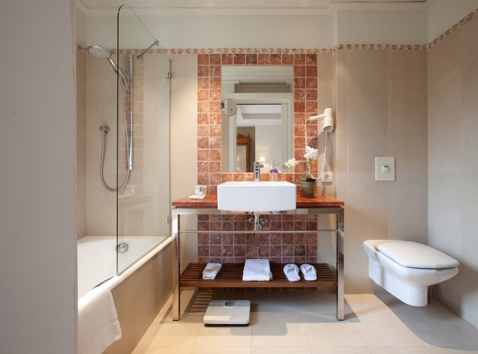 Bathroom 5, Hotel Les Rotes, Alicante