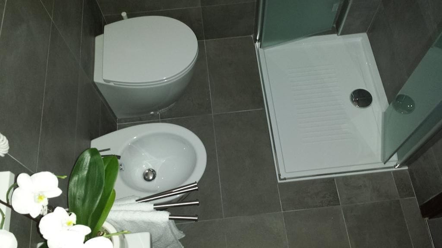 Bathroom 3, Hotel Friuli, Udine
