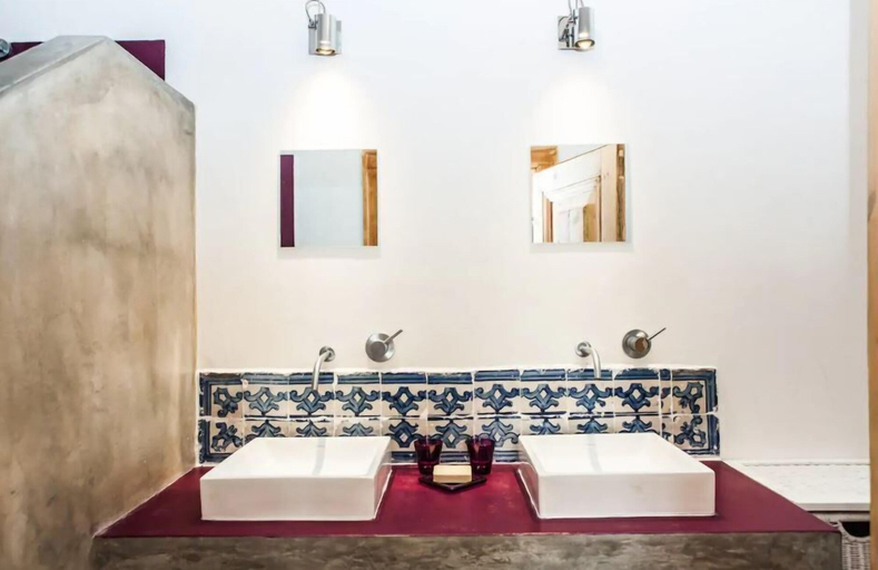 Bathroom 3, Alfama Chic 3, Lisbon
