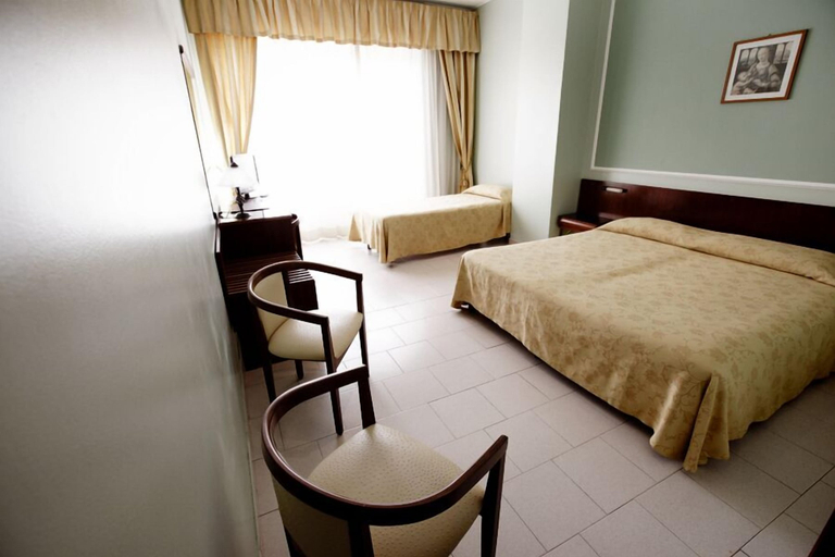 Bedroom 4, Hotel Continental, Messina
