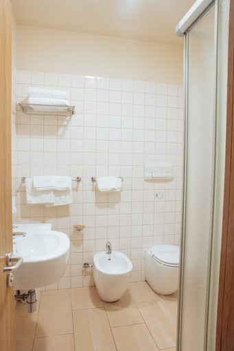 Bathroom 5, Hotel Amico, Pescara