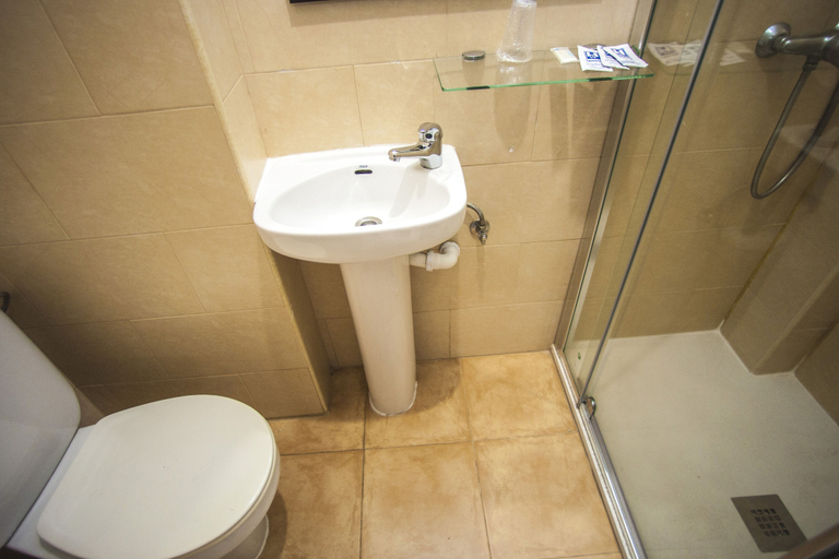 Bathroom 3, Hostal Santa Barbara, Soria