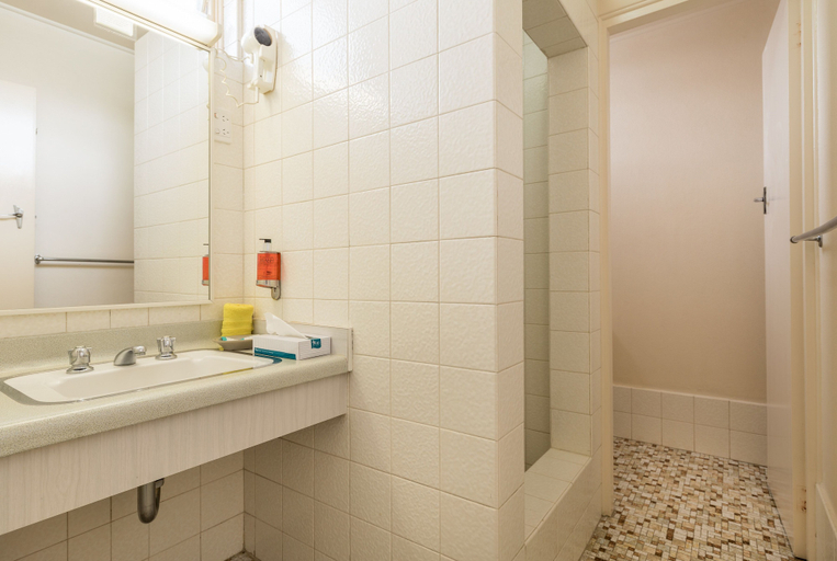 Bathroom 5, Oval Motel, Gr. Bendigo - Central