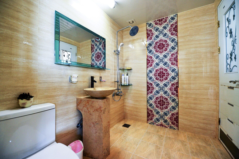 Bathroom 4, Alhambra Pension, Namhae