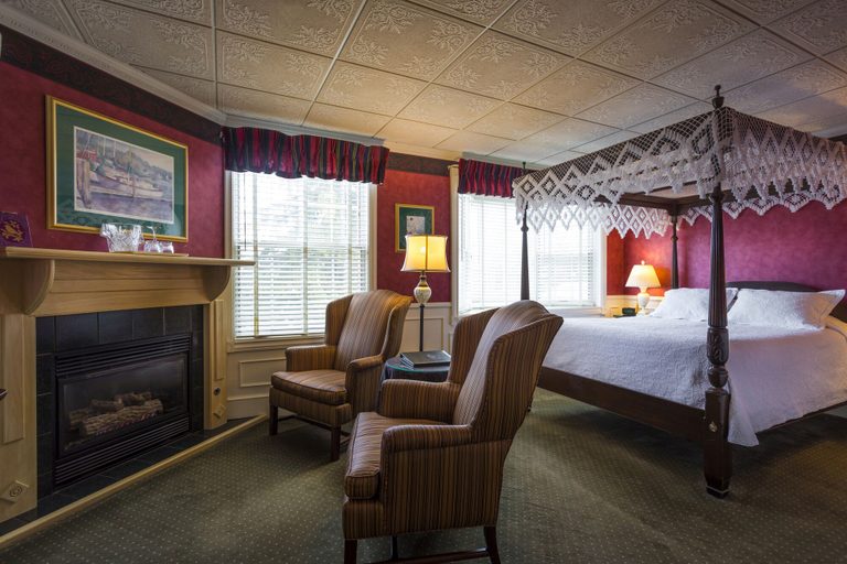 Bedroom 3, Bay View Inn, Emmet