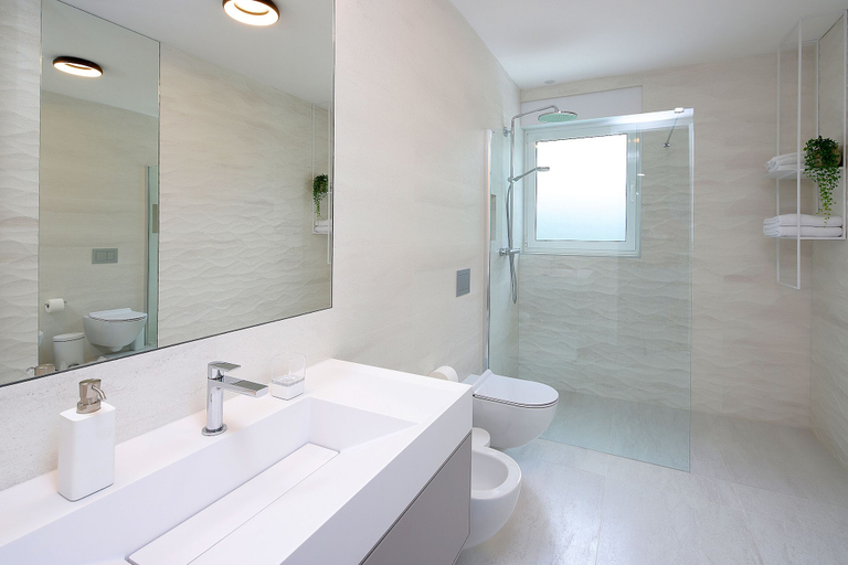 Bathroom 3, New Apartments with Pool near Beach, Opatija/Veprinac