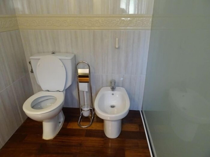 Bathroom 3, Casa Piñol, Girona