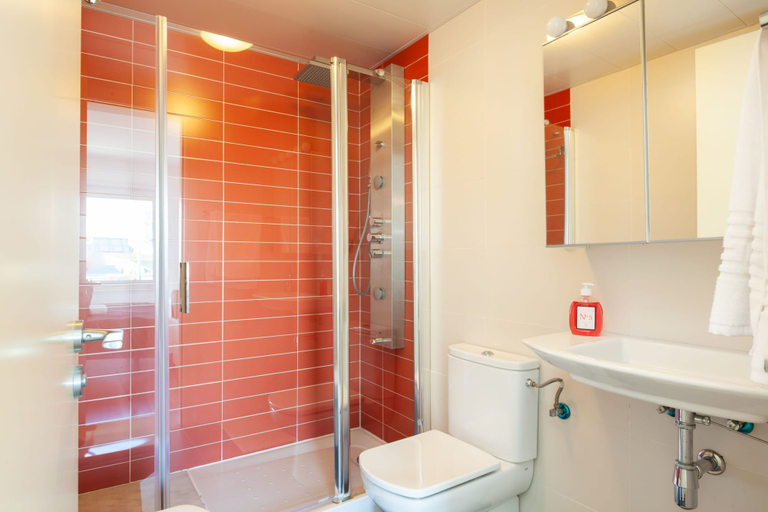 Bathroom 3, Akira Flats Port Fòrum, Barcelona