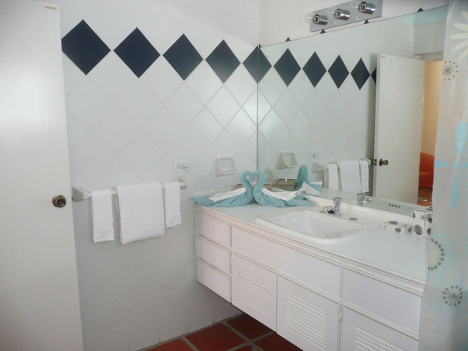Bathroom 4, Karibu Aruba Boutique Hotel