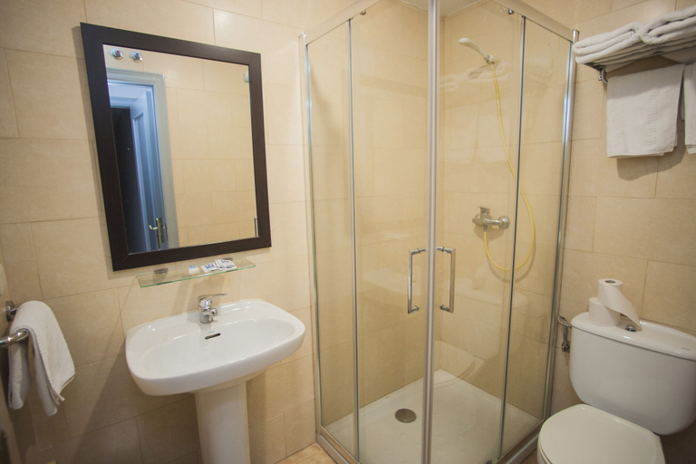 Bathroom 3, Hostal Santa Barbara, Soria