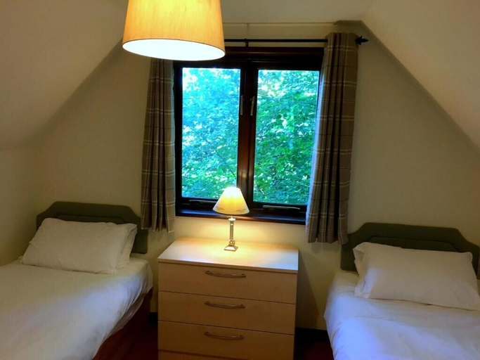 Bedroom 2, Bluebell 16 with Hot Tub, Carmarthenshire