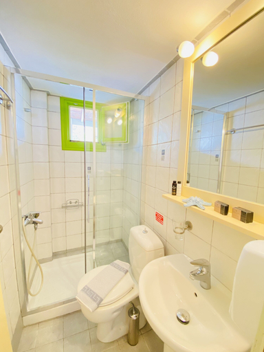 Bathroom 5, Gerani Studios, South Aegean