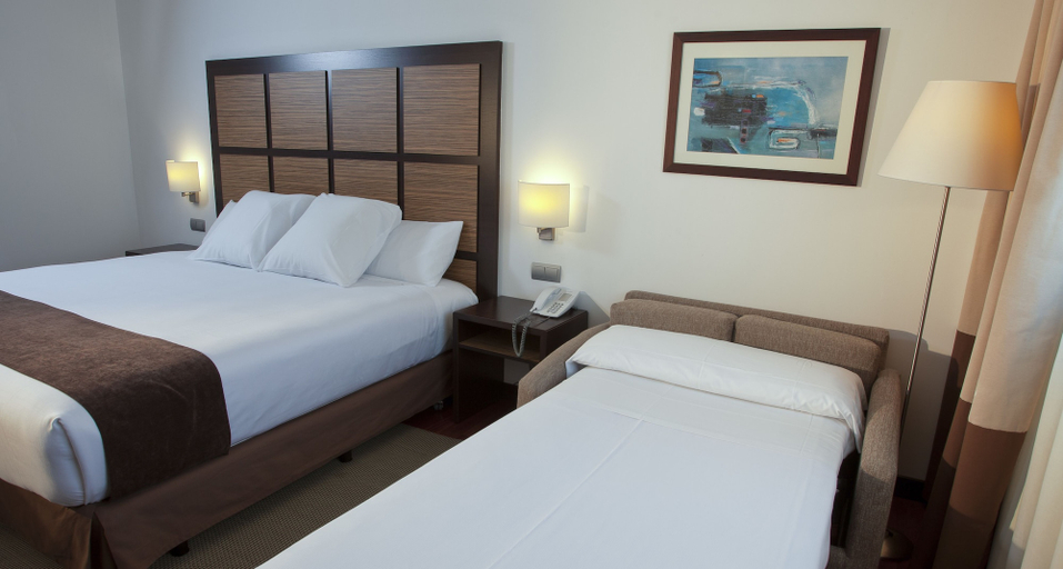 Bedroom 3, Aparthotel Attica21 As Galeras, A Coruña