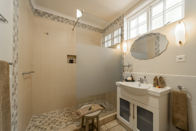 Bathroom 4, Eikendal Lodge, Cape Winelands