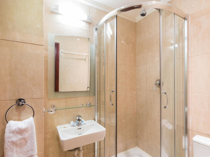 Bathroom 5, Notting Hill Gate Hotel, London
