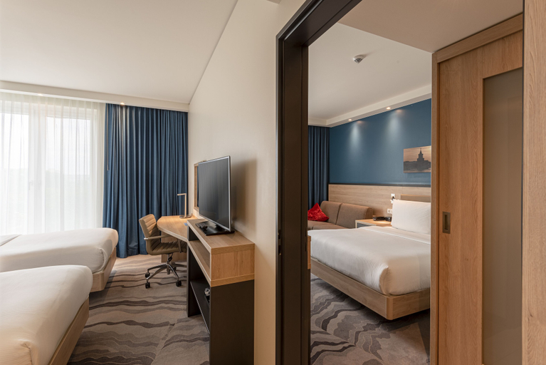 Bedroom 2, Hampton By Hilton Berlin City Centre Alexanderplatz, Berlin