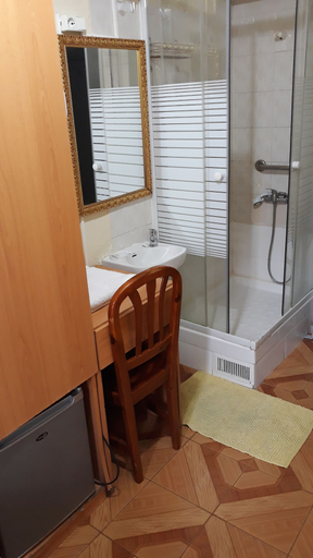 Others 5, Hostal Fuentesol, Madrid