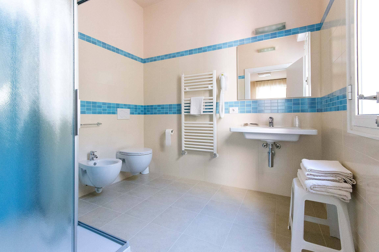 Bathroom 5, Hotel Villa San Giuseppe, Imperia