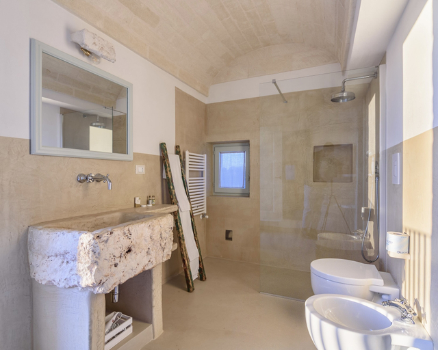 Bathroom 4, Masseria Ayroldi, Brindisi