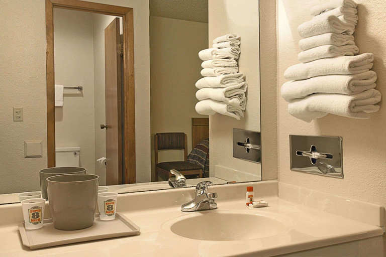 Bathroom 4, Quality Inn & Suites Glen Rose, Somervell