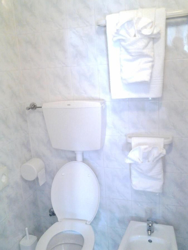 Bathroom 4, Hotel Aurora, Savona