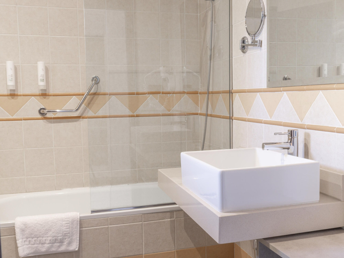 Bathroom 5, Hotel Plaza del Castillo, Málaga