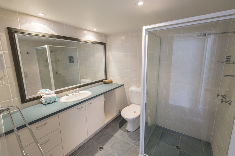 Bathroom 5, Gemini Resort, Caloundra - Caloundra S.