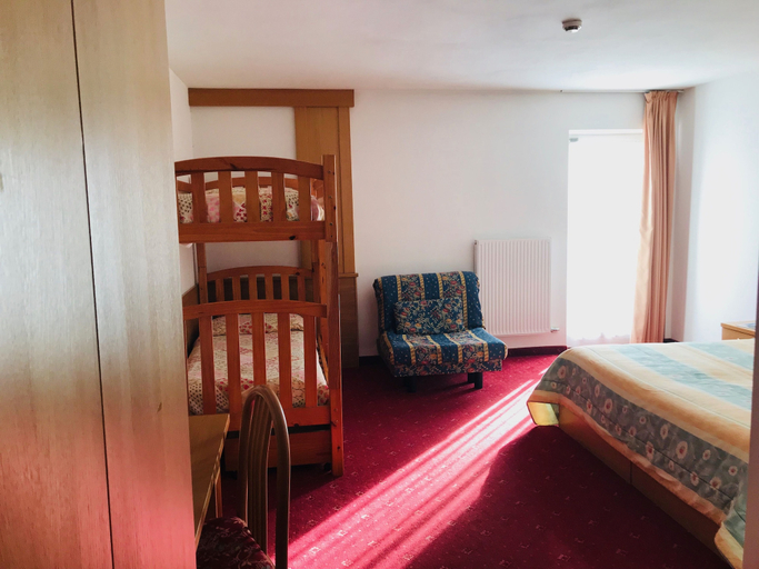 Bedroom 3, Hotel Santoni, Trento