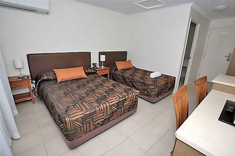 Bedroom 5, Swag Motel, Broadsound