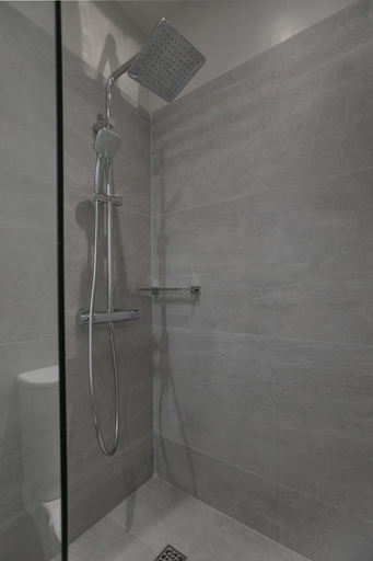Bathroom 4, Magnificent neoclassical apt in Syntagma-Plaka by GHH, Attica