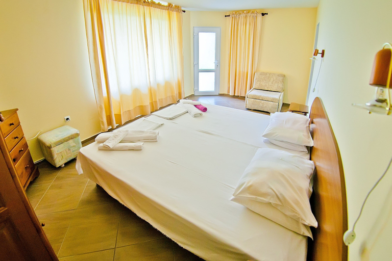 Bedroom 2, Villa Sequoia, Varna
